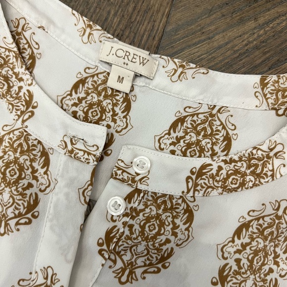 Elegant White and Gold Patterned Women's Top - Picture 3 of 12